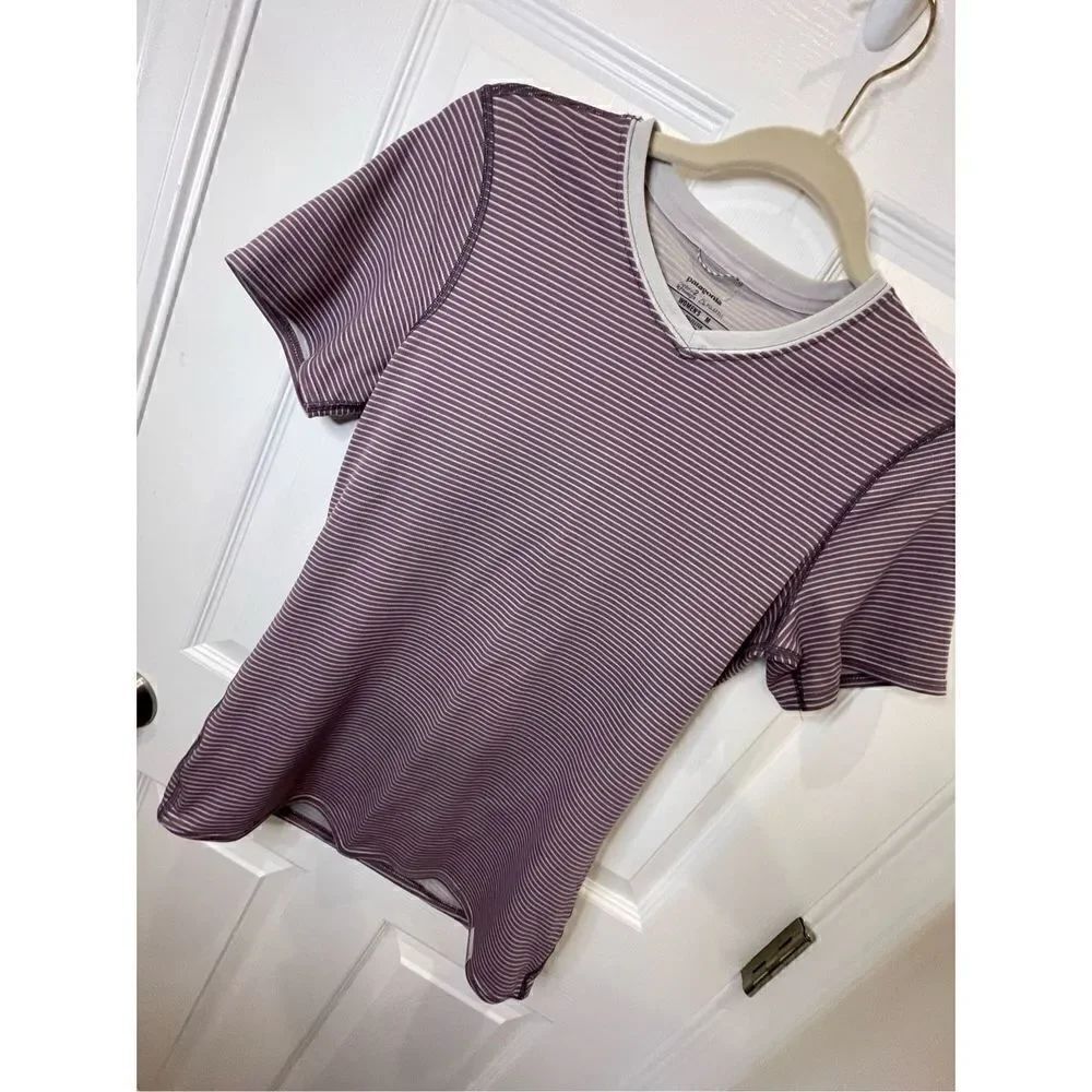 Patagonia women’s medium purple striped polartec T-shirt